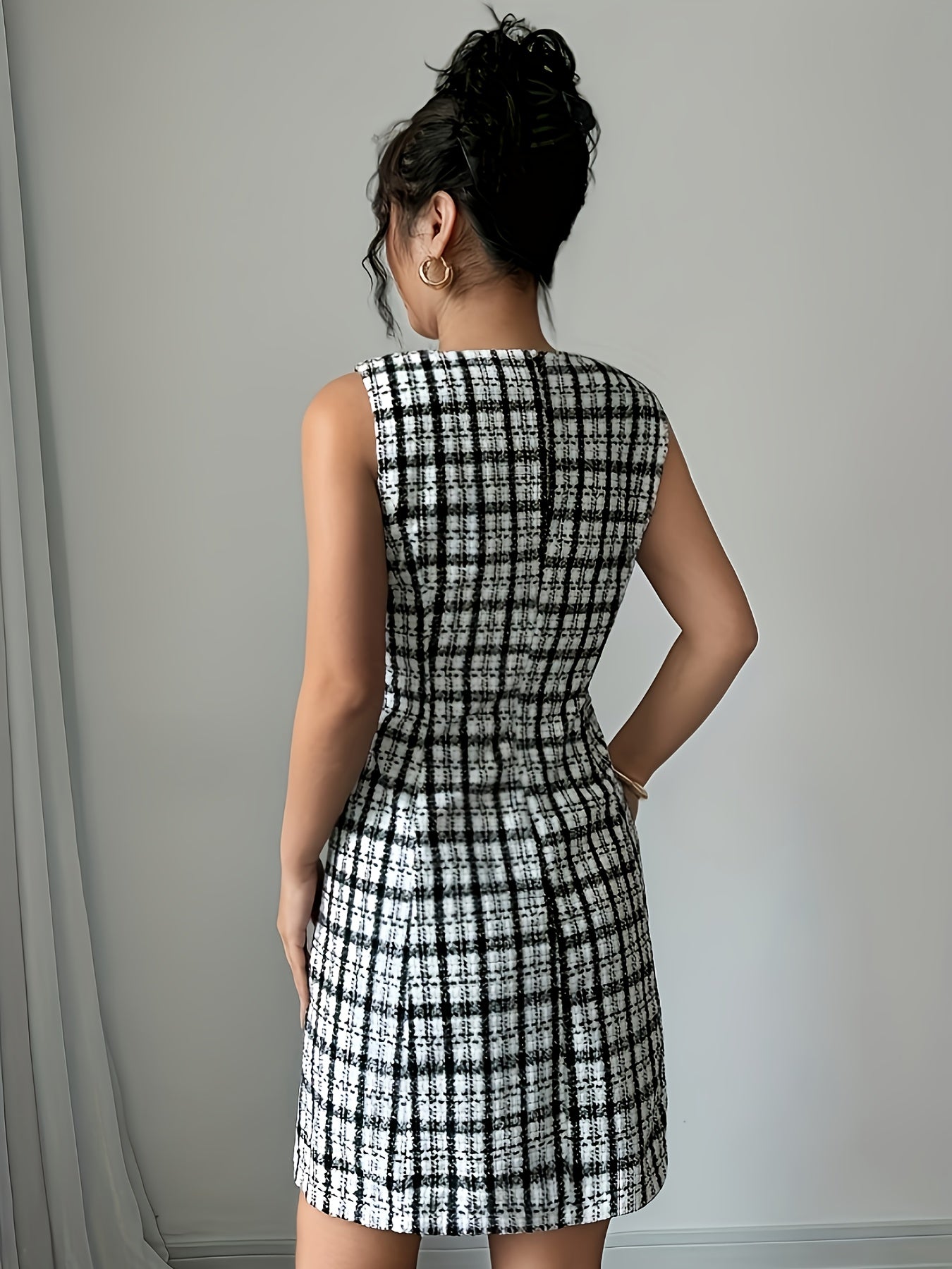 French-Style Sleeveless A-Line Mini Dress – Black & White Plaid with Bowknot Detail | Elegant Slim-Fit Spring/Autumn Dress