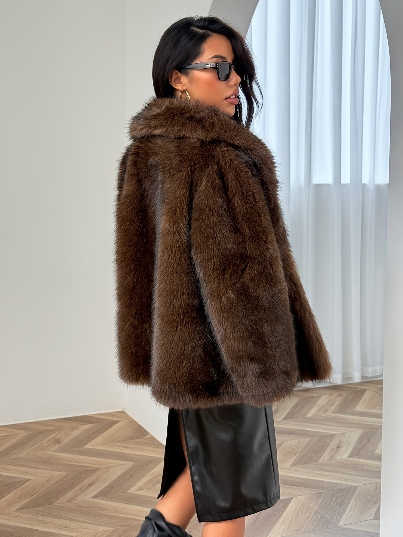 Plus Size Women’s Winter Coat – Elegant Faux Fur-Lined Round Neck Jacket, Solid Color Warm Outerwear for Fall & Winter, Stylish & Comfortable Casual to Formal Wear