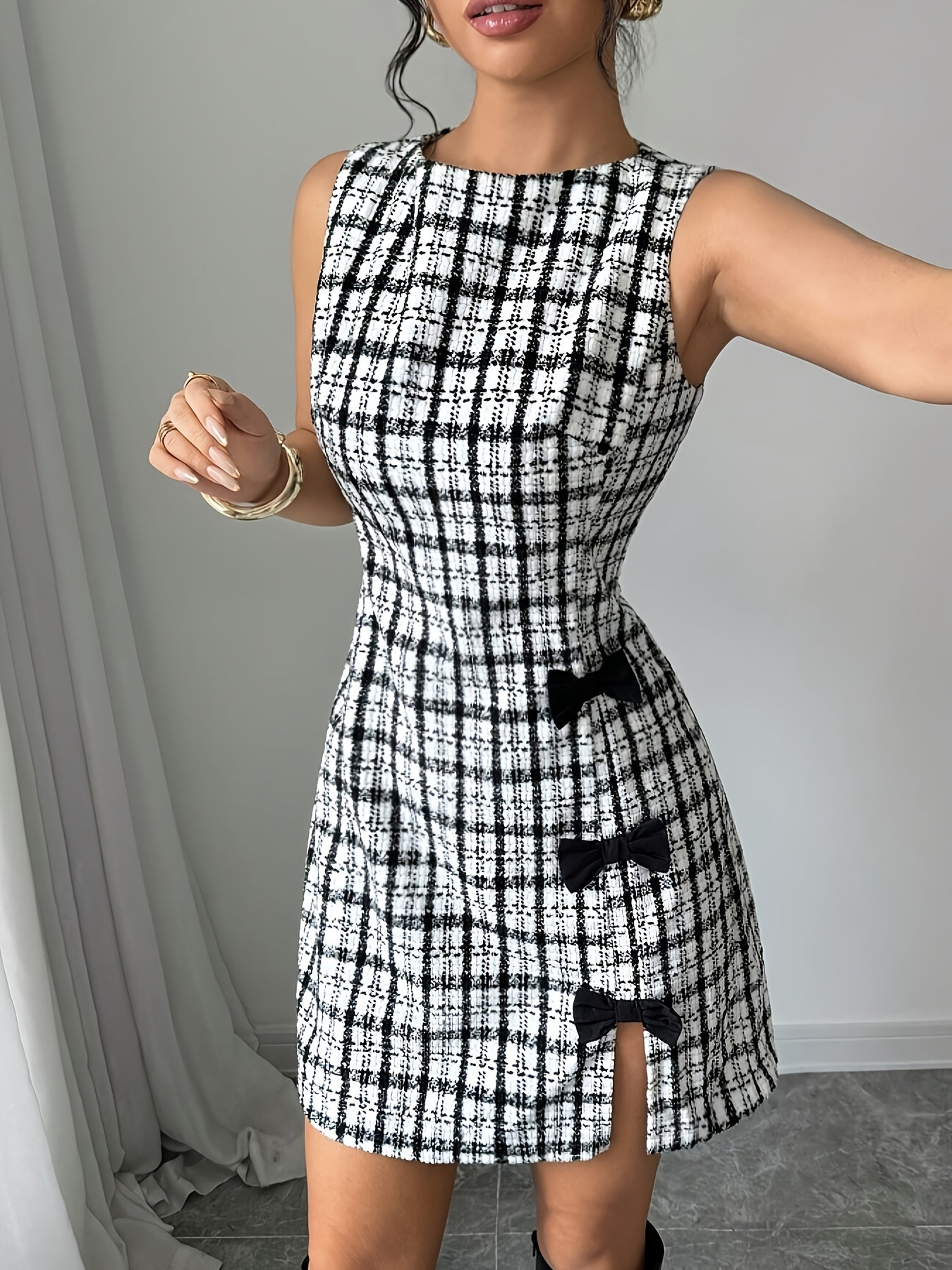 French-Style Sleeveless A-Line Mini Dress – Black & White Plaid with Bowknot Detail | Elegant Slim-Fit Spring/Autumn Dress