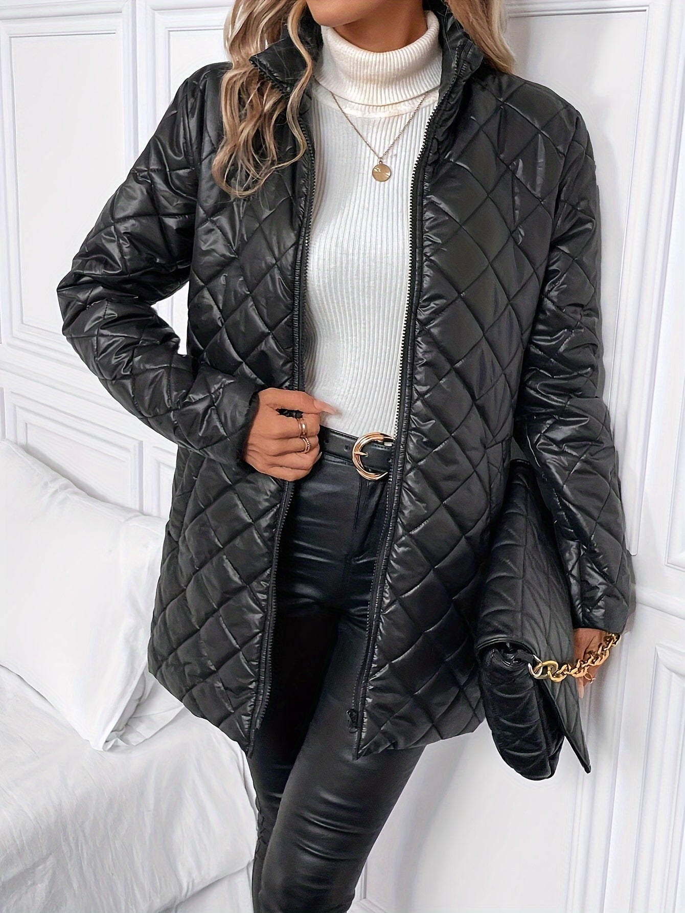 Women’s Elegant Quilted Polyester Jacket – Long Sleeve Zip-Up Coat with Pockets | Glossy Black Finish | Lightweight Puffer Style for Spring & Fall