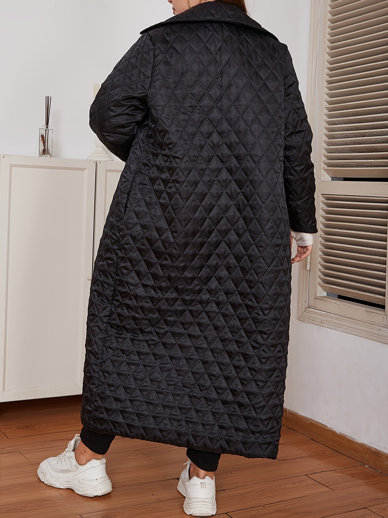 Elegant Plus Size Long Coat with Quilted Detail – V-Neck Polyester Fall/Winter Women’s Jacket, Solid Color, Machine Washable