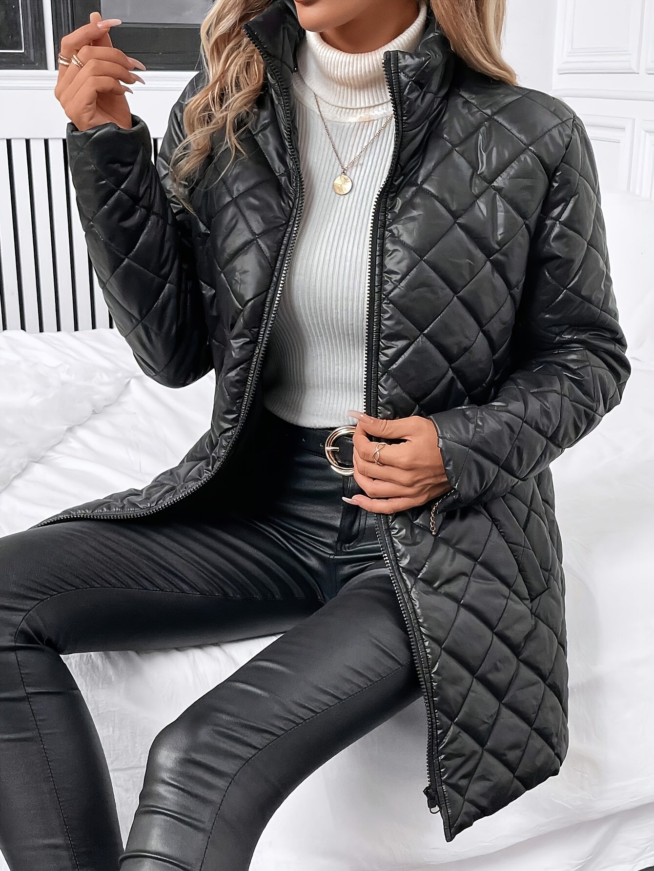 Women’s Elegant Quilted Polyester Jacket – Long Sleeve Zip-Up Coat with Pockets | Glossy Black Finish | Lightweight Puffer Style for Spring & Fall
