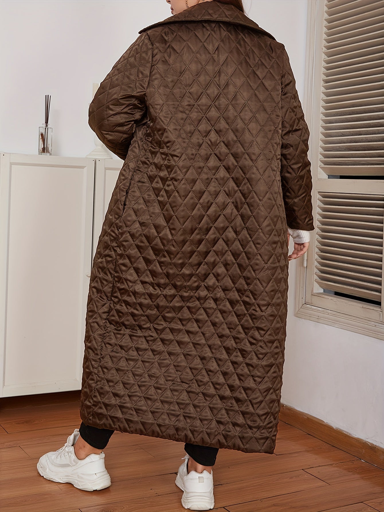 Elegant Plus Size Long Coat with Quilted Detail – V-Neck Polyester Fall/Winter Women’s Jacket, Solid Color, Machine Washable